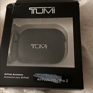 TUMI AIRPODS CASE PRO/Pro 2 hard case in black new